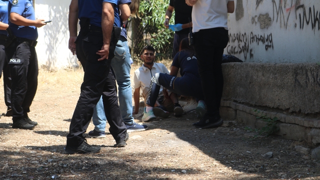 Çocuk parkında 5 bin lira alacağı olduğu kişiyi bacağından vurdu