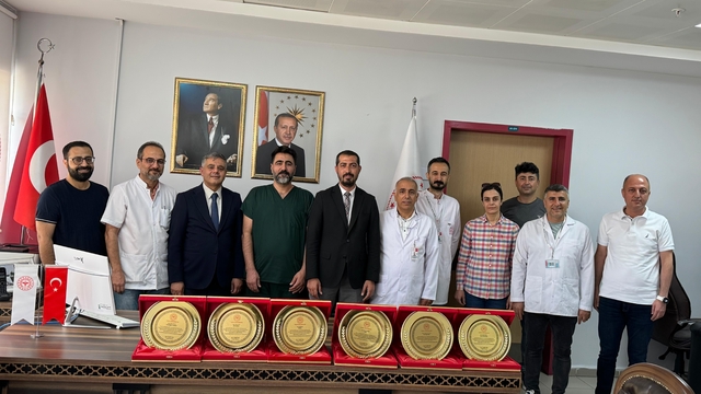 Mardin'de doçentlik ünvanı alan 6 doktora plaket verildi