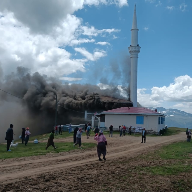 Trabzon'da camide çıkan yangın söndürüldü
