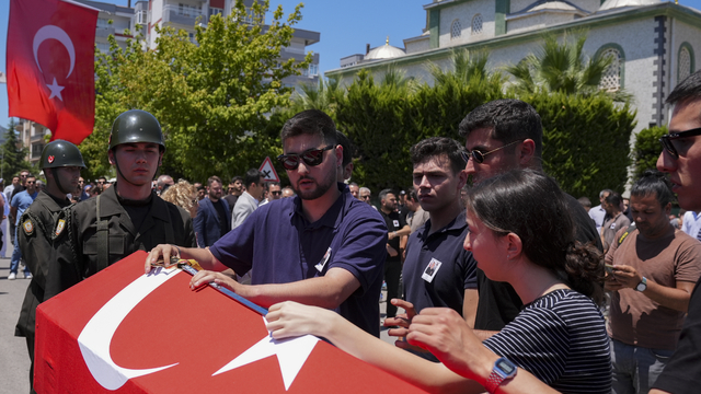 Şehit Üsteğmen Ege Akar, İzmir'de son yolculuğuna uğurlandı