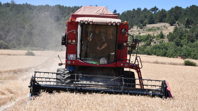 Bilecik Valisi Sözer buğday hasadına katıldı