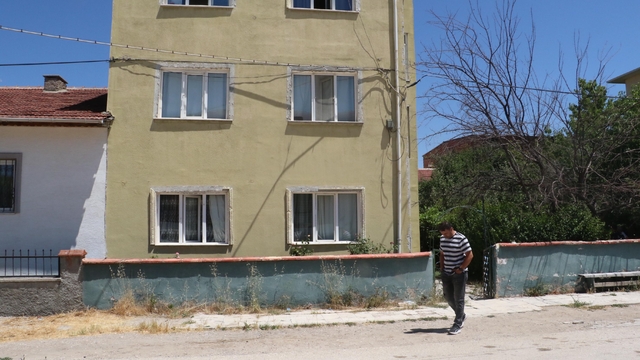 Evinde ölü bulundu