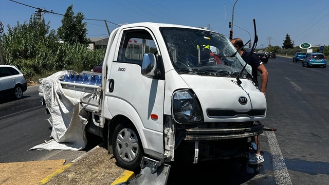 Balıkesir'de tırın kamyonete çarpması sonucu 1 kişi yaralandı