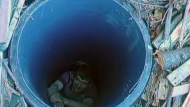 Sivas'ta su kuyusuna düşen kişiyi itfaiye ekipleri kurtardı