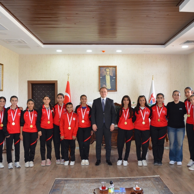 Bulanık Kaymakamı Koşansu, sporcularla bir ara geldi