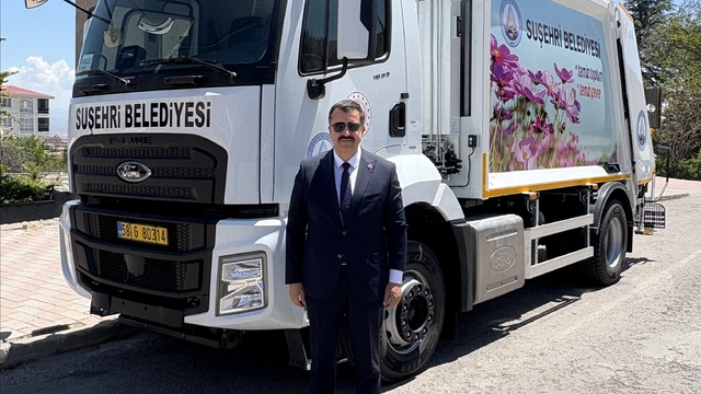 Suşehri'nde hibe edilen çöp toplama kamyonu hizmete alındı