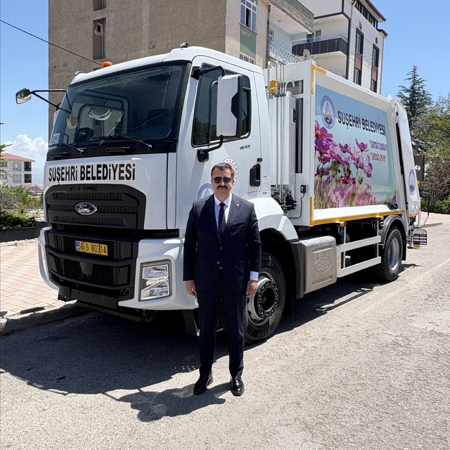 Suşehri'nde hibe edilen çöp toplama kamyonu hizmete alındı