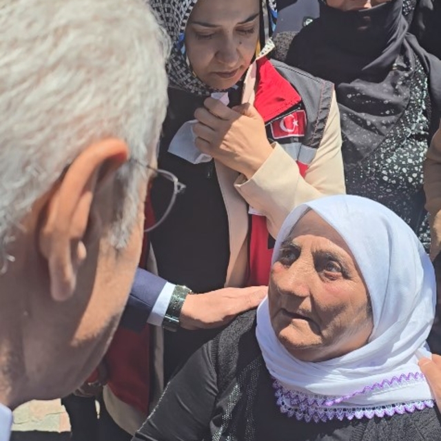 Şehit Piyade Sözleşmeli Er Uyanık, son yolculuğuna uğurlandı (2)