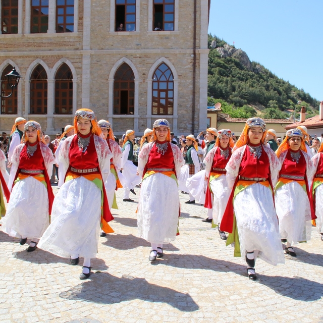 Nasreddin Hoca Şenliği, halk dansları gösterilerine sahne oldu