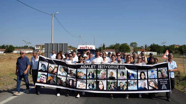 Çorlu'daki tren kazasında ölen 25 kişi anıldı