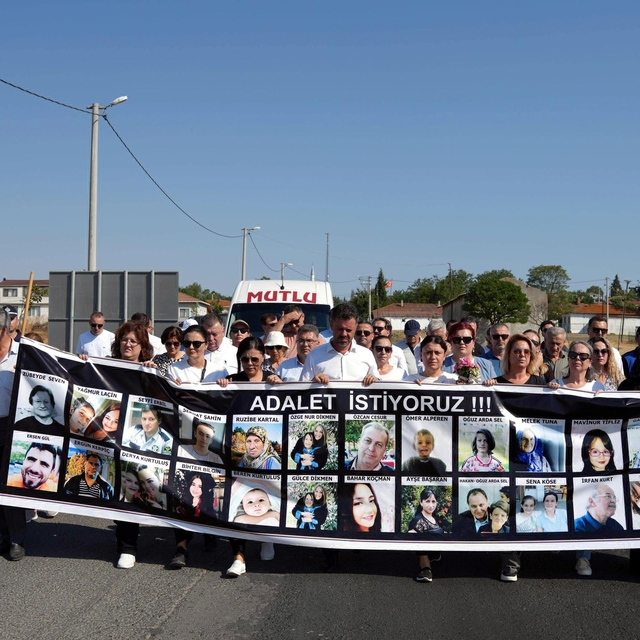 Çorlu'daki tren kazasında ölen 25 kişi anıldı