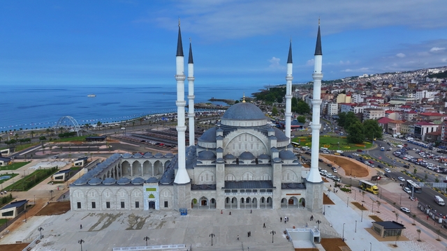 Trabzon Valisi Yıldırım, Hanife Hatun Camisi'nde incelemede bulundu