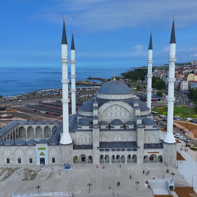 Trabzon Valisi Yıldırım, Hanife Hatun Camisi'nde incelemede bulundu