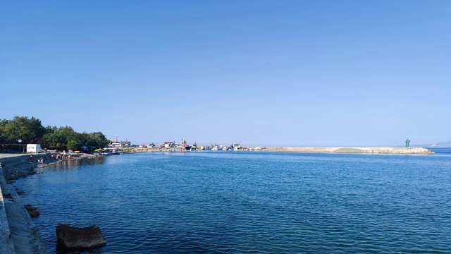 Alabora olan teknedeki 4 kişiyi balıkçılar kurtardı; 1 kişi boğulma tehlikesi geçirdi