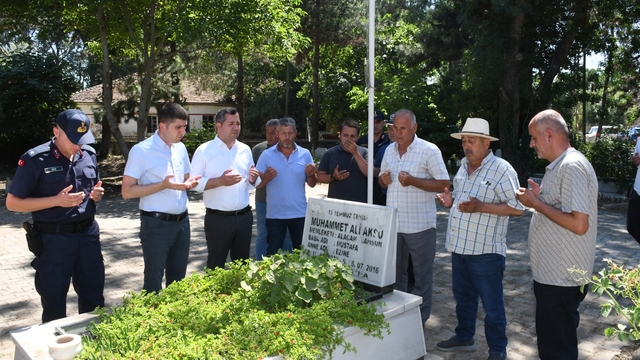 Alaçam'da 15 Temmuz şehitlerinin kabirleri ve ailelerine ziyaret