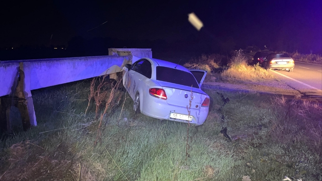 Samsun'da su kanalının beton deposuna çarpan otomobil sürücüsü yaralandı