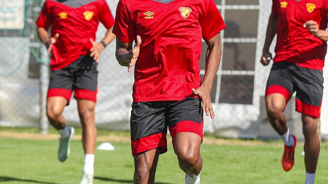 Göztepe'de savunmada rekabet üst seviyede