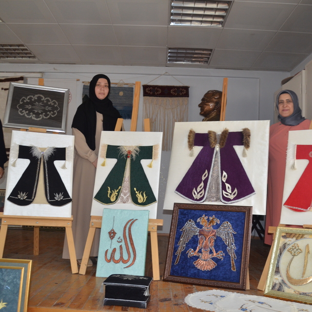 Muş'ta Aile Destek Merkezi kursiyerlerinin sergisi açıldı