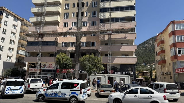 Kahramanmaraş'ta iskelenin çökmesi sonucu 1 işçi öldü, 2 işçi ağır yaralandı