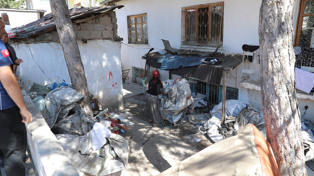 Sivas'ta atık denetimleri kapsamında dört adreste temizlik yapıldı