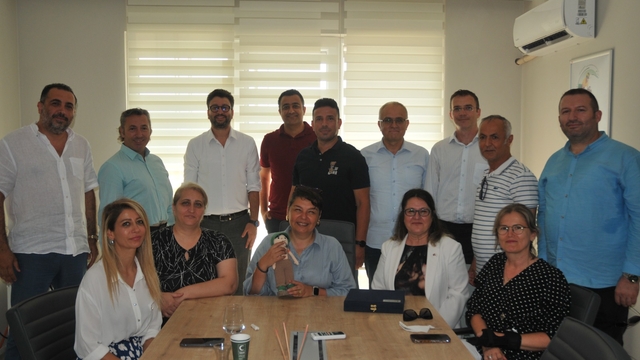 AK Partili Jülide İskenderoğlu'ndan Yeşilay Çanakkale Şubesi'ne ziyaret