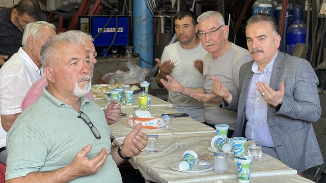 Edremit'te sanayi esnafı, geleneksel hayır yemeği düzenledi