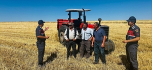 Kırşehir'de jandarma ekipleri hasat yapan çiftçileri yangınlara karşı uyardı