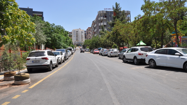 Mardin'de hava sıcaklığı 40 derecenin üzerine çıktı; cadde ve sokaklar boş kaldı