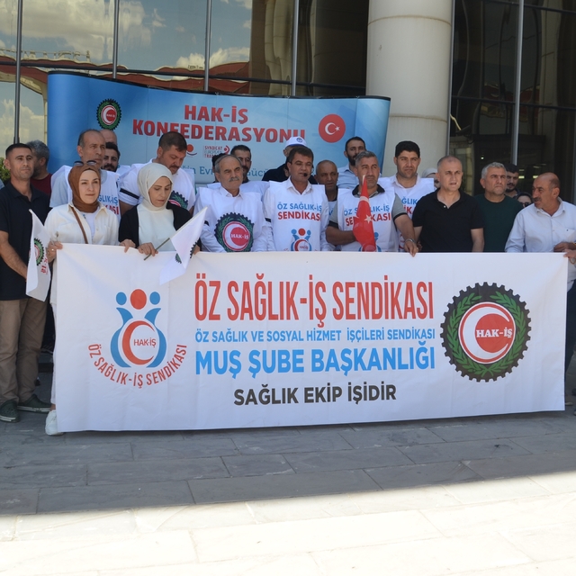 HAK-İŞ Muş'ta şehitler için anma programı düzenledi