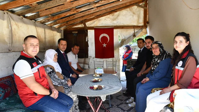 Kaymakam Canbolat şehit kabirlerini ziyaret etti