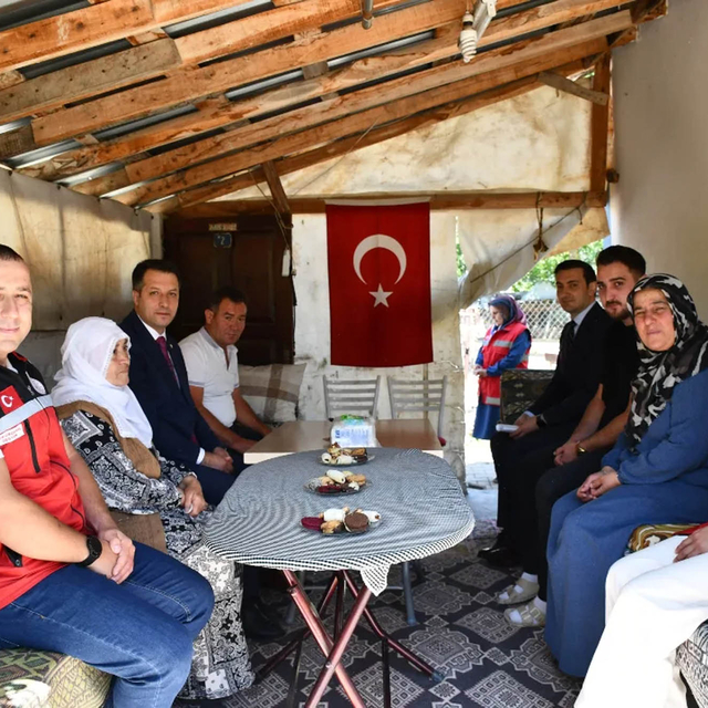 Kaymakam Canbolat şehit kabirlerini ziyaret etti