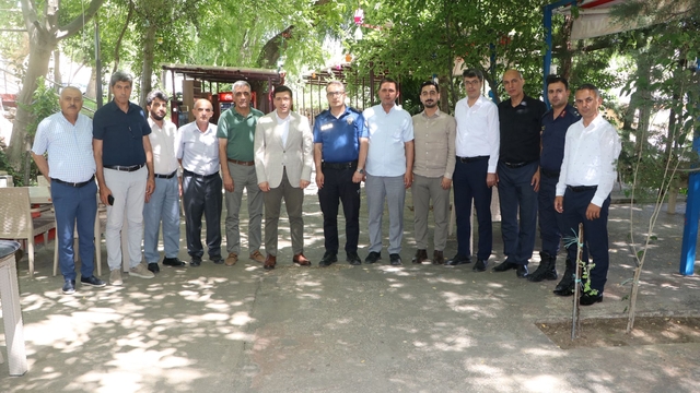 Keban'da tayini çıkan İlçe Emniyet Müdür Vekili Polat için veda yemeği