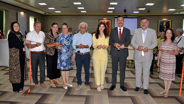 Manisa'da geleneksel el sanatları sergisi düzenlendi