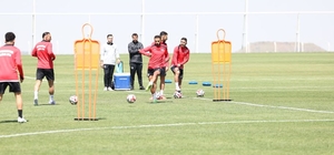 25 futbol takımı, yaz kampı için Erciyes'i tercih etti