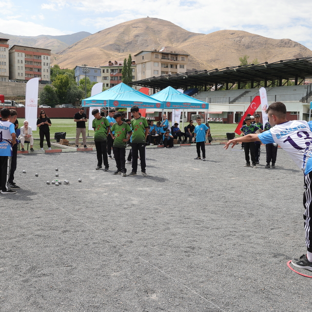 Hakkari'de bocce grup müsabakaları başladı