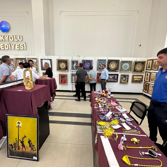 Van'da hükümlü ve tutukluların yaptığı çalışmalar sergilendi