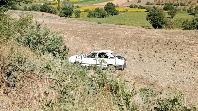 Amasya'da şarampole devrilen otomobildeki 4 kişi yaralandı