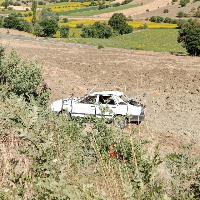 Amasya'da şarampole devrilen otomobildeki 4 kişi yaralandı