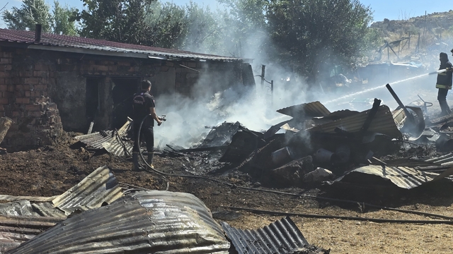 Kahramanmaraş'ta tandırlıkta çıkan yangın hasara neden oldu