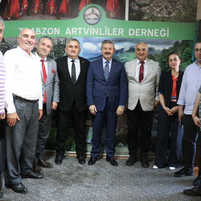 Artvin Valisi Ergün'den Trabzon Artvinliler Derneği'ne ziyaret
