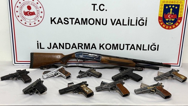 Kastamonu'da evinde 10 silah bulunan kişi gözaltına alındı