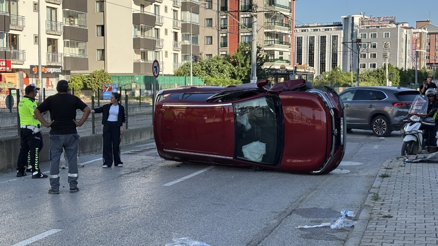 Samsun'da otomobilin devrilmesi sonucu 2 kişi yaralandı