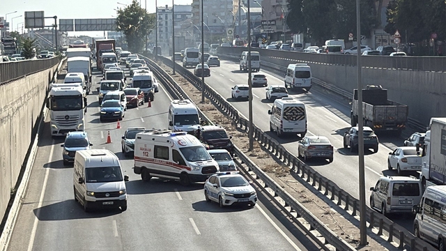 Kocaeli'deki zincirleme trafik kazası kara yolunda ulaşımı aksattı