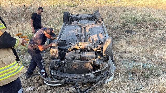Adıyaman'da devrilen otomobildeki 4 kişi yaralandı