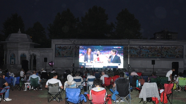 Eskişehirliler A Milli Kadın Voleybol Takımı'nın Hollanda maçını dev ekranda izledi