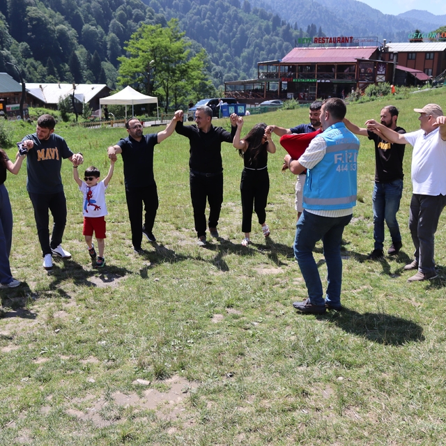 Ayder Yaylası'nda horonlu 'ideal kilo' hareketi