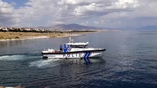 Van Gölü'nde 'su kazası' tatbikatı