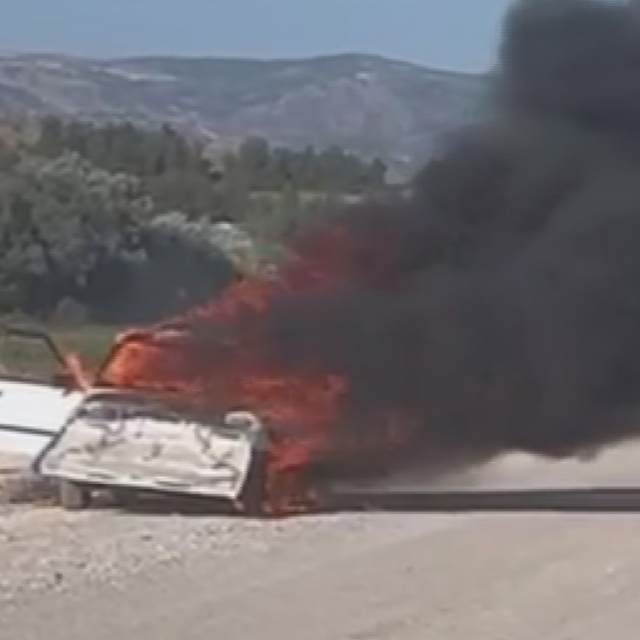 Amasya'da otomobil alev alev yandı