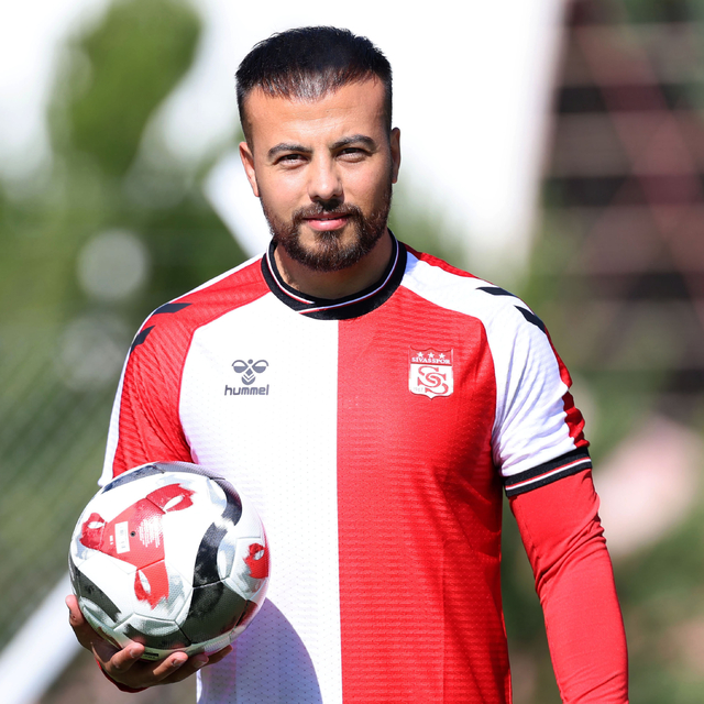 Sivasspor'da 2 ayrılık, 1 yeni imza