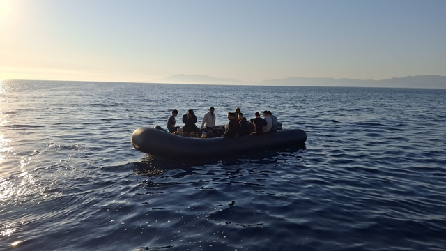Çanakkale açıklarında 39 düzensiz göçmen kurtarıldı